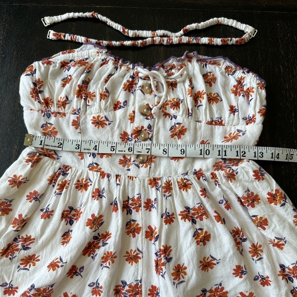 Urban Outfitters Betti Print/Floral Button Ruffle Rompers.Color Ivory. Size XS - Picture 9 of 12